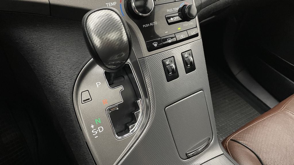 Toyota Venza Redwood Edition 2016
