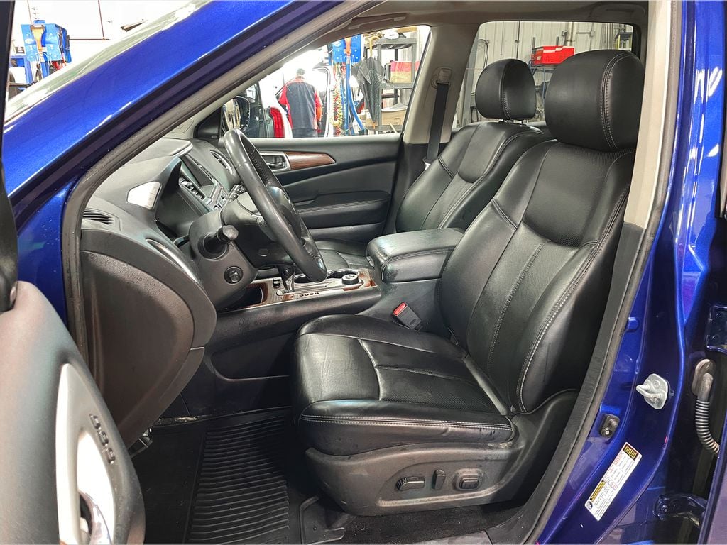 Nissan Pathfinder PLATINUM 2017