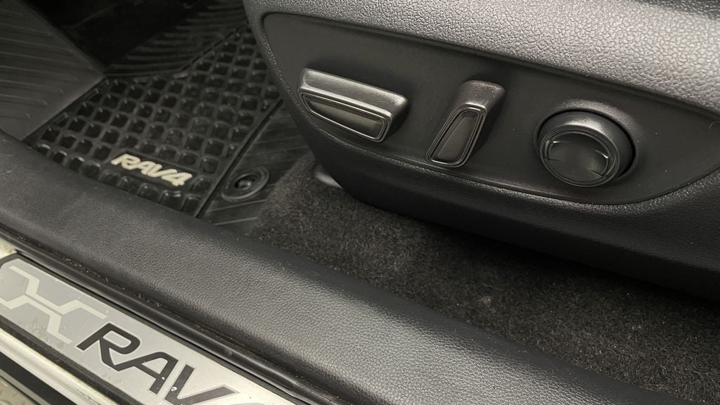 TOYOTA RAV4 XLE 2019