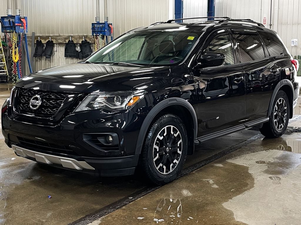 Nissan Pathfinder SV TECH 2020