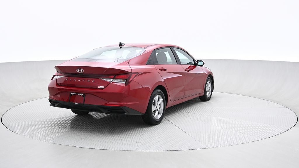 Hyundai Elantra Essential 2021