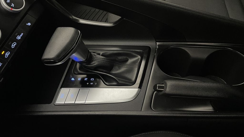 Hyundai Elantra Essential 2021