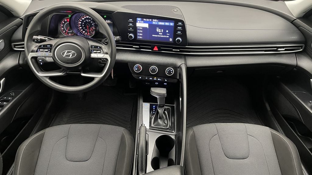 Hyundai Elantra Essential 2021