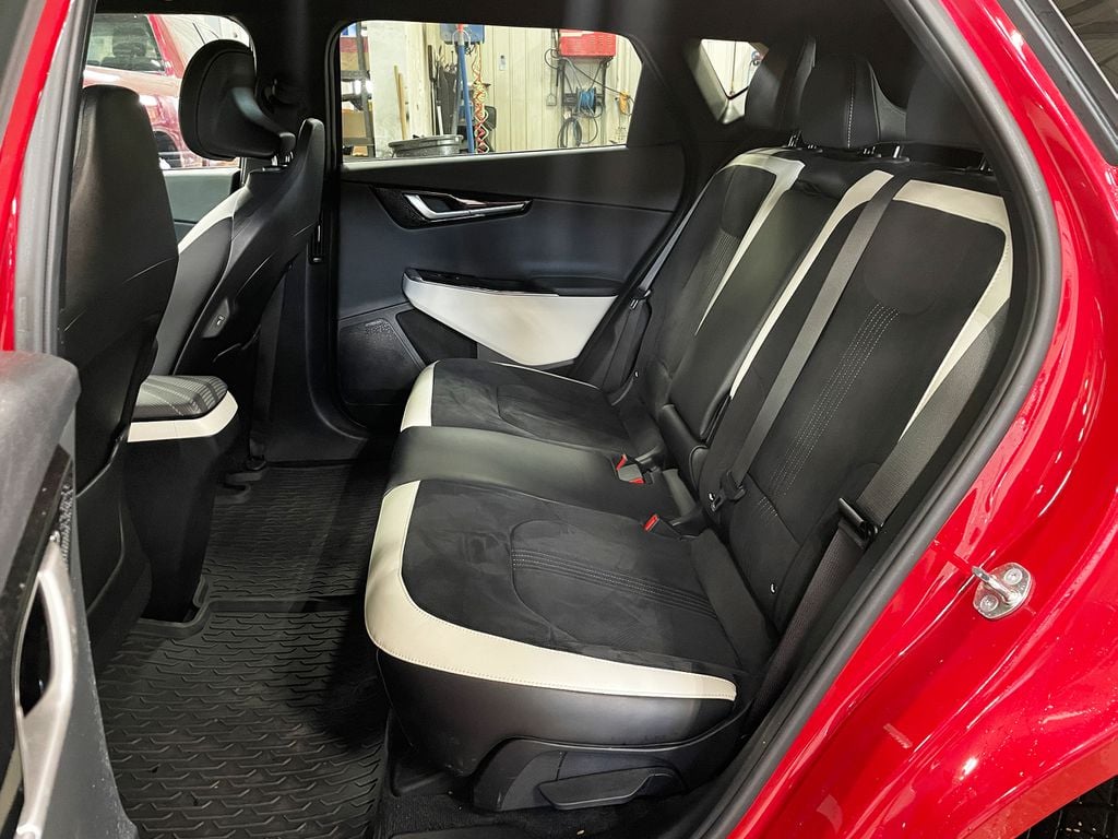 Kia EV6 Long Range w/GT-Line Pkg 2 2023