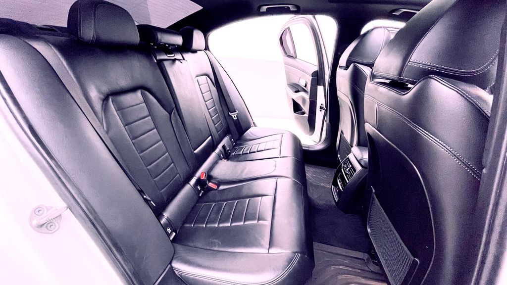 BMW 3 Series 330i xDrive 2021