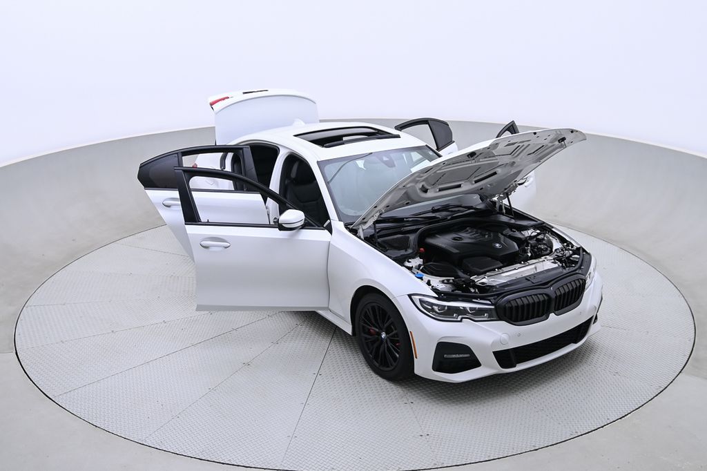 BMW 3 Series 330i xDrive 2021