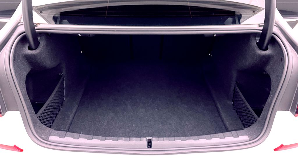 BMW 3 Series 330i xDrive 2021