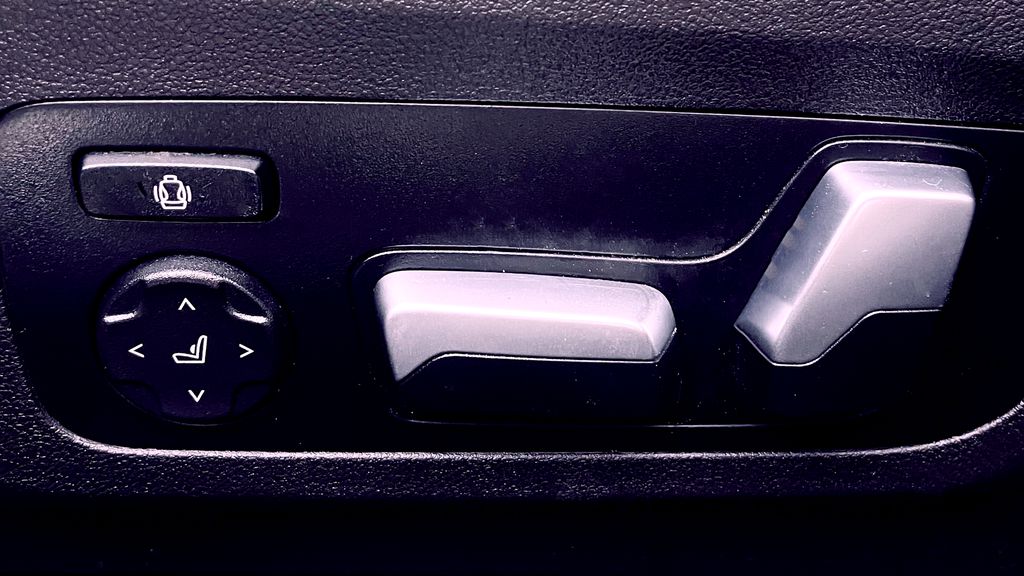 BMW 3 Series 330i xDrive 2021