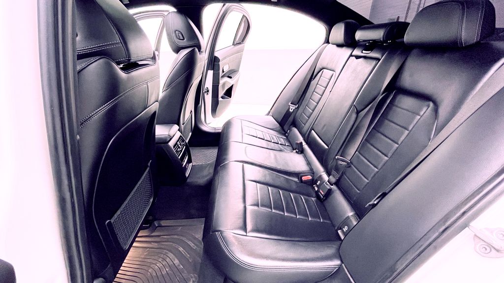 BMW 3 Series 330i xDrive 2021