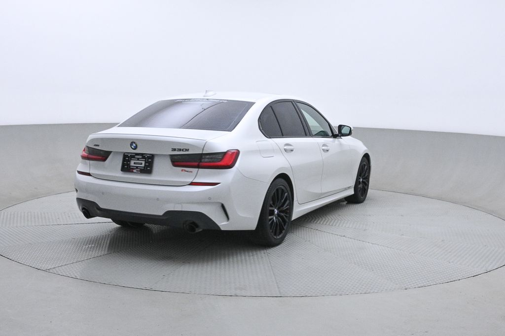 BMW 3 Series 330i xDrive 2021