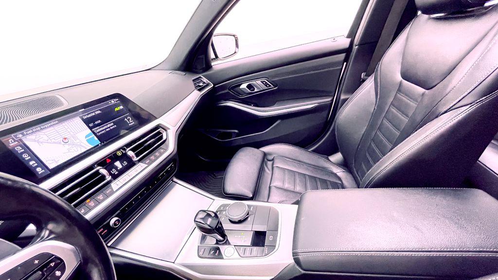 BMW 3 Series 330i xDrive 2021